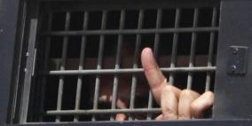 محكمة الاحتلال تمدد اعتقال أسير مقعد