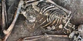 اكتشاف نقش غريب على عظام امرأة دفنت قبل 4500 عام