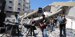 غزة: فنانون فلسطينيون يعزفون على أنقاض مبنى ثقافي قصفته إسرائيل