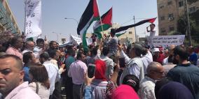 اعتصام  أمام مقر "أونروا" في عمان رفضا لوقف التمويل الأمريكي