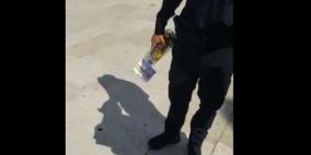 سابقة خطيرة- ضابط إسرائيلي يُدخل "زجاجة خمر" الى الأقصى