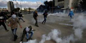 إصابة عشرات الطلبة بالاختناق خلال مواجهات مع الاحتلال في الخليل