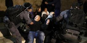 اصابات و اعتقالات اثر قمع الاحتلال تجمعا في باب العامود