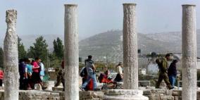 مستوطنون يقتحمون المنطقة الأثرية في سبسطية 