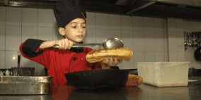 الشيف الصغير...طفل تحدى مرضه بالسرطان في المطبخ