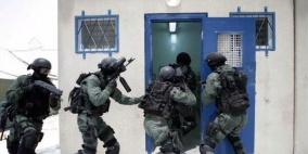 قوات القمع تعتدي على الأسرى في قسم 10 بسجن "نفحة"