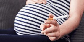 تدخين الحامل يسرع في البلوغ السلبي الطفل 