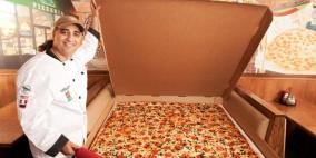 تحدي الأكل،، تناول البيتزا الضخمة واحصل على 500 يورو