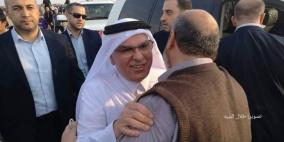 السفير القطري يهمس  في أذن الحية:  "نبغي هدوء"