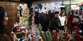 بلدية رام الله تفتتح سوق عيد الميلاد المجيد