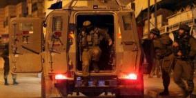 الاحتلال يعتقل 5 مواطنين من الخليل بينهم رئيس بلدية بيت كاحل 