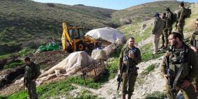 الاحتلال يخطر بإزالة خط مياه من منطقة الفارسية بالأغوار