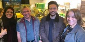 بالصور- العاهل الأردني يتناول "الفلافل" مع أبنائه في مطعم شعبي بعمان