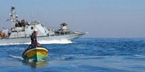 بحرية الاحتلال تعتقل صيادين في غزة وتستولي على مركبيهما