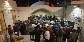 مئات المستوطنين يقتحمون "قبر يوسف" شرق نابلس