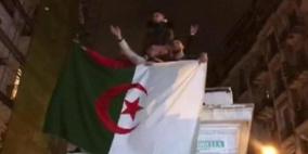 احتفالات في شوارع الجزائر بعد انسحاب بوتفليقة