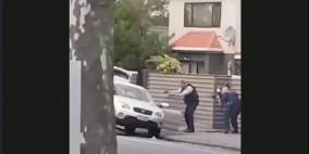بالفيديو.. شجاعة شرطي تمنع هروب سفاح نيوزيلندا
