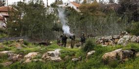الاحتلال يهاجم المشاركين في مسيرة قرية بيت سيرا