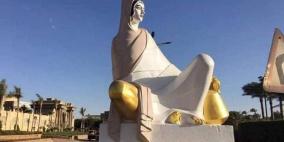 أحمر شفاه وركبة عارية.. تمثال يثير الاستياء في مصر