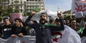 الآلاف يتظاهرون وسط الجزائر ضد بقاء بوتفليقة