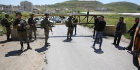 الاحتلال يغلق مدخل مخيم الفوار جنوب الخليل