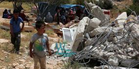 الاحتلال يهدم منزلا يسكنه 10 مواطنين شرق يطا
