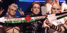 فيديو: فريق آيسلندا يرفع علم فلسطين في نهائي "يوروفيجن"