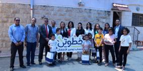 البنك الوطني يسلم الدفعة الأولى من أجهزة نت كتابي لقرى الأطفال  SOS فلسطين