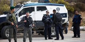 جنود الاحتلال يطلقون النار على مركبة فلسطينية بزعم محاولتها دهسهم