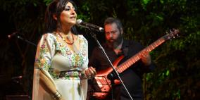 بيرزيت: الفنانة أمل مرقص تحيي الأمسية الأولى في مهرجان "الروزنا" التراثي