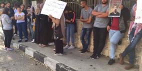 نشطاء يغلقون مقر الصليب الاحمر في رام الله 