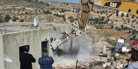 الاحتلال يهدم منزلا قيد الانشاء في بلدة بيت امر شمال الخليل