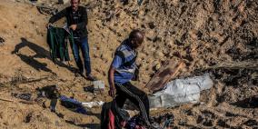 صحفي إسرائيلي يُكذّب جيش الاحتلال بشأن مجزرة دير البلح