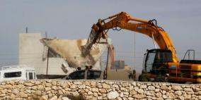 الاحتلال يهدم مغارة ويجرف أرضية منشأة صناعية جنوب الخليل