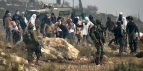 جنود إسرائيليون يخشون الدخول إلى إحدى المستوطنات