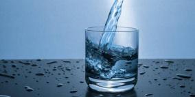 شرب الماء صباحا على معدة خاوية.. ماذا يفعل بجسمك؟