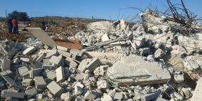 الاحتلال يهدم منزلا في يطا ويشرد قاطنيه