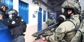 إدارة سجون الاحتلال تواصل عزل 6 أسرى من الهيئة التنظيمية