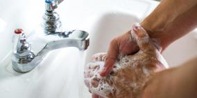 7 أخطاء تهدد صحتك عند غسل اليدين