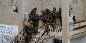 الاحتلال يستولي على 50 ألف شيقل من منزل مواطن في بلدة الزاوية