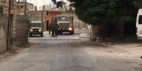 الاحتلال يصيب فلسطينيا بالرصاص قرب دير ابو مشعل