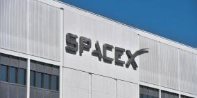 شركة الفضاء سبيس إكس تصنع مطهرات لليدين وواقيات للوجه
