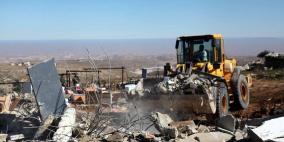 قوات الاحتلال تهدم بركسا وخيمة شرق بيت لحم