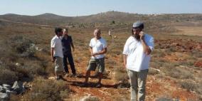 مستوطنون ينصبون خيمة على اراضي المواطنين جنوب الخليل