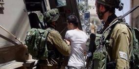الاحتلال يعتقل 23 مواطنا بينهم طفل وأسير محرر من الضفة