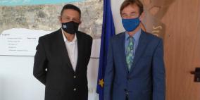 العمري يلتقي ممثل الاتحاد الأوروبي ويطلعه على أهمية محطة قلنديا