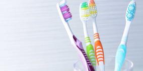 تسبب الأمراض.. تعرف على المدة المناسبة لتغيير فرشاة الأسنان