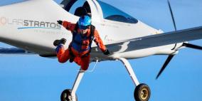 أول قفزة في العالم من طائرة تعمل بالطاقة الشمسية