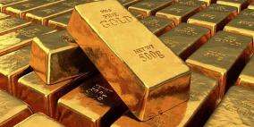 الذهب يهبط بفعل مكاسب الدولار والأنظار على البنوك المركزية