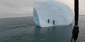 بالفيديو.. جبل جليدي ينقلب بمغامرين في المحيط الشمالي